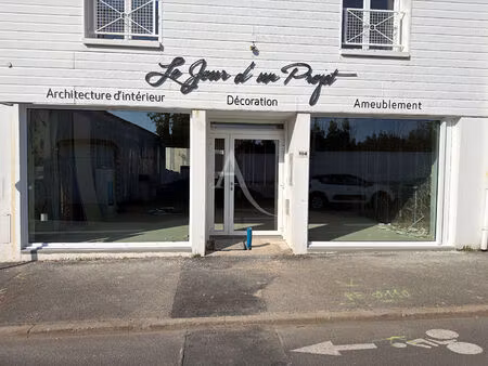 local commercial saint gilles croix de vie