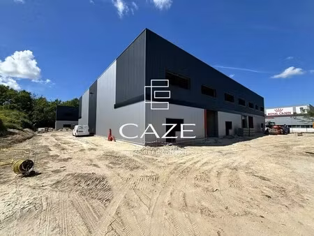 location local d'activités 174 m² à 2 734 m²
