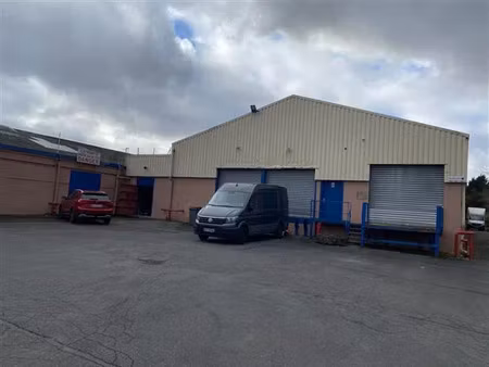 location local d'activités la chapelle en serval 2 086 m²