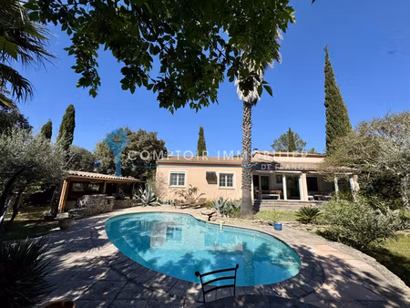 villa 5pièce(s) 4chambre(s) 165 m² aubais (30250)