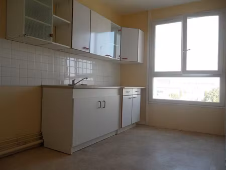 a louer - quartier avenue de dun - t3 avec balcon  parking e