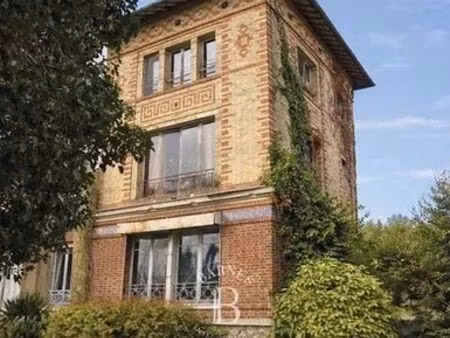 maison de 5 pièces de luxe en vente à viroflay  île-de-france