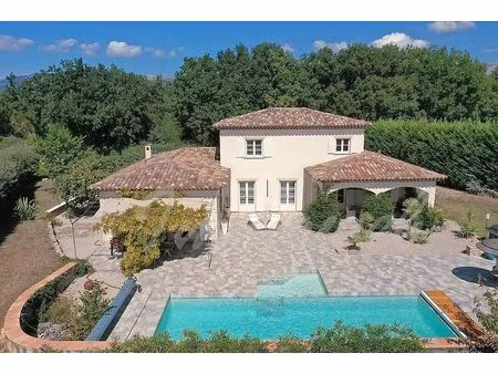 callian – superbe villa d’environ 250 m² avec piscine sur terrain de 3 595 m²
