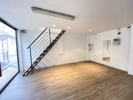 location local commercial 21m² cluses 74300