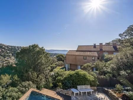superbe maison familiale à cavalaire avec vue sur la mer et piscine