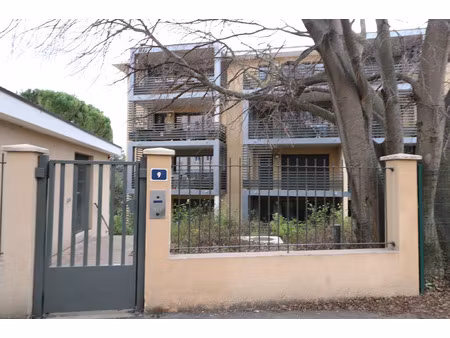 location appartement 1 pièce 28 m² à aix-en-provence (13090)