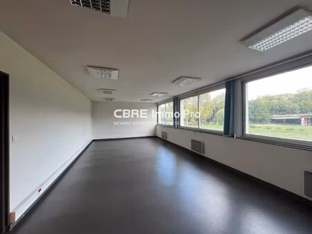 location local professionnel 308m²