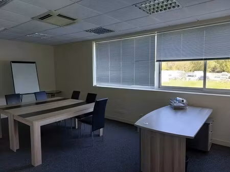 location local d'activités 735 m²