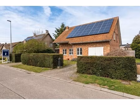 instapklare  rustig gelegen woning met zwembad op 712m²