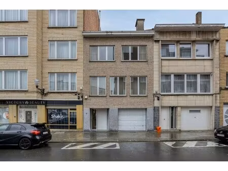 royale gezinswoning met 4 slaapkamers  tuin & dubbele garage