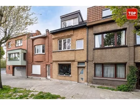 gezellige instapklare woning met leuke stadskoer.