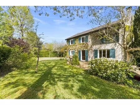 belle maison familiale de 8 pieces au coeur de saint-nom-la-breteche