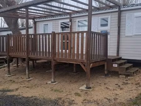 mobilehome et terrasse