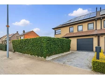 ruime instapklare gezinswoning met zonnige tuin