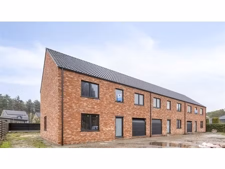 te koop: gesloten casco-nieuwbouwwoning met 4 slaapkamers!