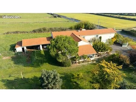 belle propriété à arthun   plaine du forez