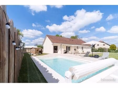 villa de plain-pied avec piscine – val-sonnette