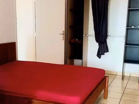 t2 meublé entièrement rénové à proximité de toutes les commodités