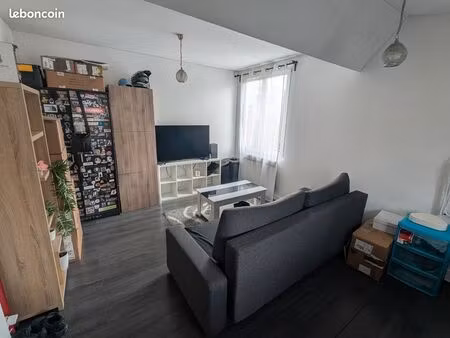 studio en pavillon proche gare rer c