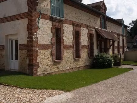 dispo 1/6 - logement duplex 120 m2 + 2 places stationnement et pergola