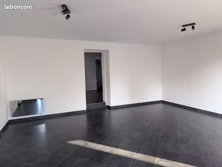 maison vue sur la rivière