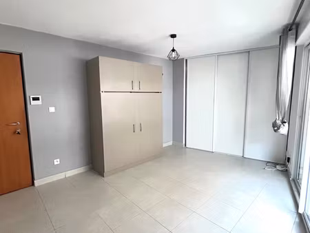 location appartement 1 pièce 27m² six fours les plages 83140