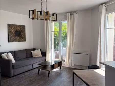 t2 meublé lumineux avec terrasse