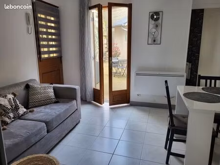 t2 meublé et équipé  centre ville  proche insa  cfd  lahitolle