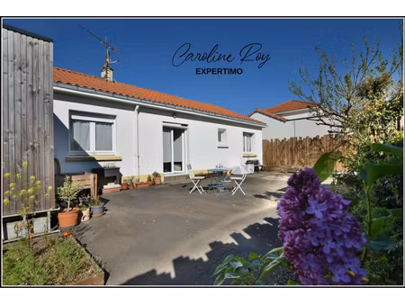 clisson centre maison de plain-pied (2 ch. et un bureau) avec garage de 36 m² sur une parc