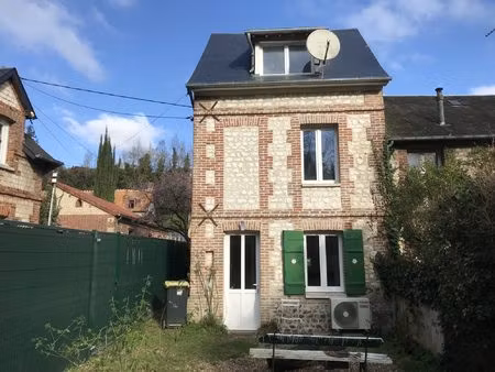 a louer à st pierre du vauvray maison mitoyenne de 53.50 m²