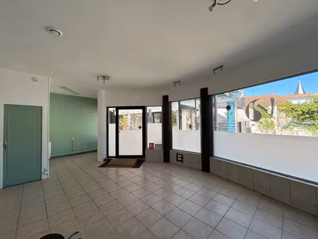 location commerce 45 m² à saujon (17600)