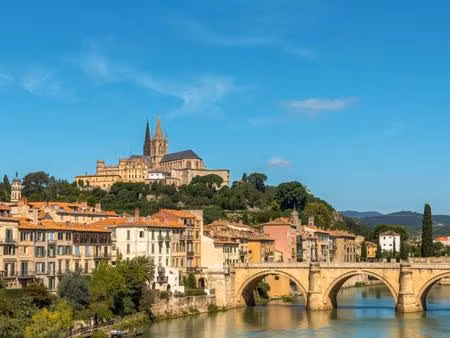 béziers ? immeuble avec 3 t2  terrasse et balcons ? fort potentiel locatif
