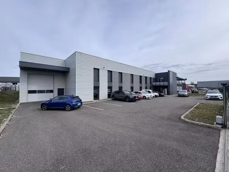 location local d'activités 2 037 m²