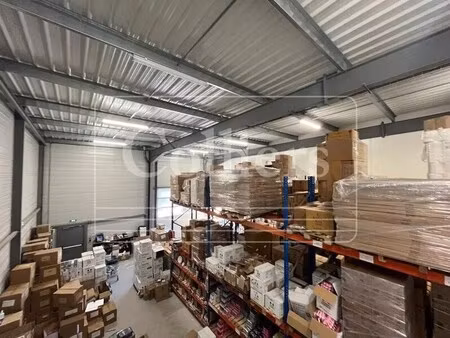 location local d'activités 240 m²