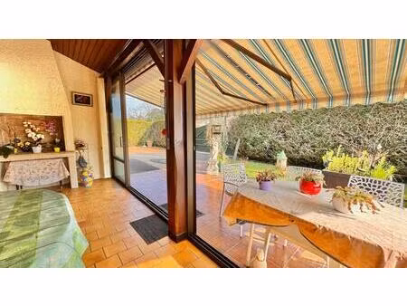 agréable maison de plain-pied avec studio et garage de 30 m²