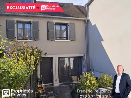 maulette / maison de ville récente en duplex avec jardinet