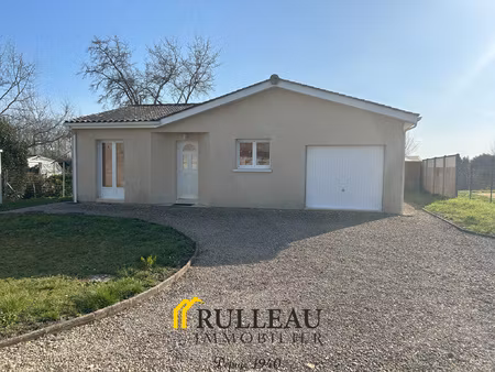 maison contemporaine avec garage et jardin