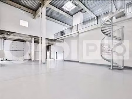 location local d’activités lisses 91090 700m²