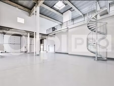 location local d'activités 700 m²