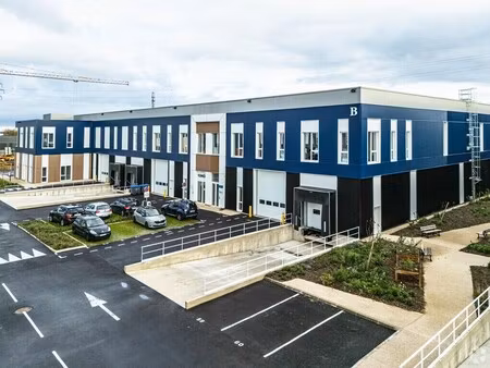 location local d'activités 1 300 m²