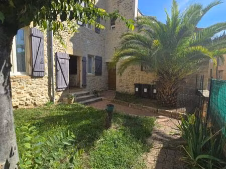 mas en pierre  composé d'un ensemble immobilier de 10 pièces sur plus de 1210 m² de terrai