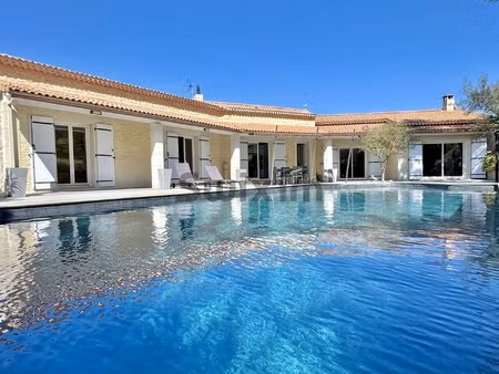 villa de type 6 avec piscine  terrain arboré  garage et pool-house