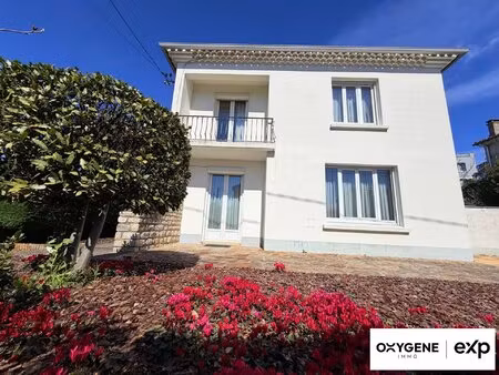 villa traditionnelle avec garage