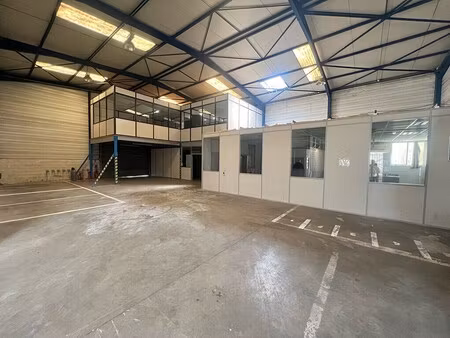 vente entrepôt 1 041 m²