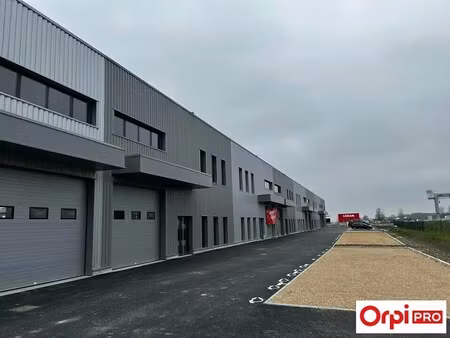 location local d'activités 286 m²