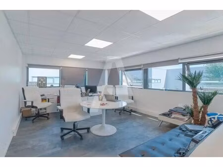 location local d'activités 483 m²