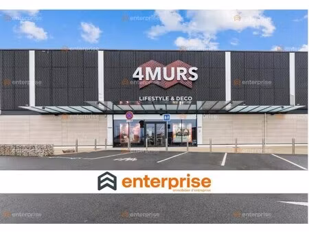 location commerce 915 m²