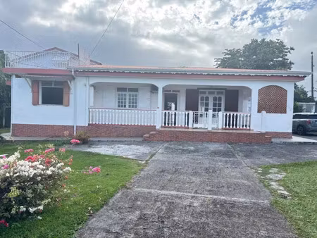 vente maison 6 pièces 180 m² à capesterre belle eau (97130)  290 000 €