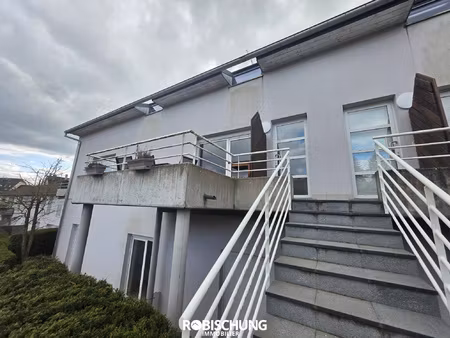 appartement de type f3 en duplex  au 1er étage