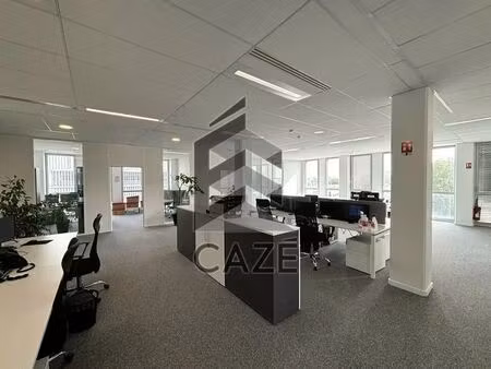 location bureaux 296 m² à 571 m²